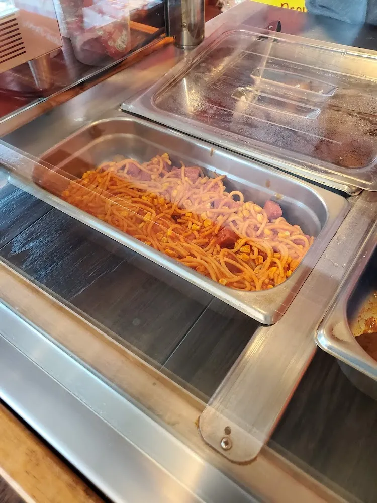 Espaguettis Con Salchichas Y Maiz