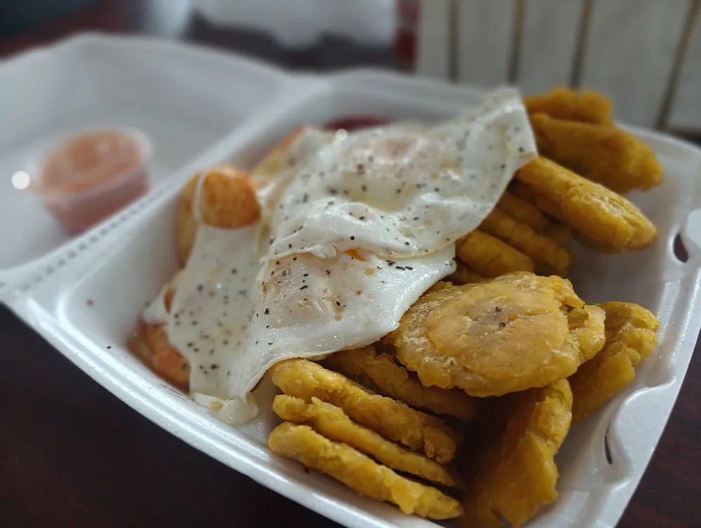 Tostones Con Queso Y Huevos